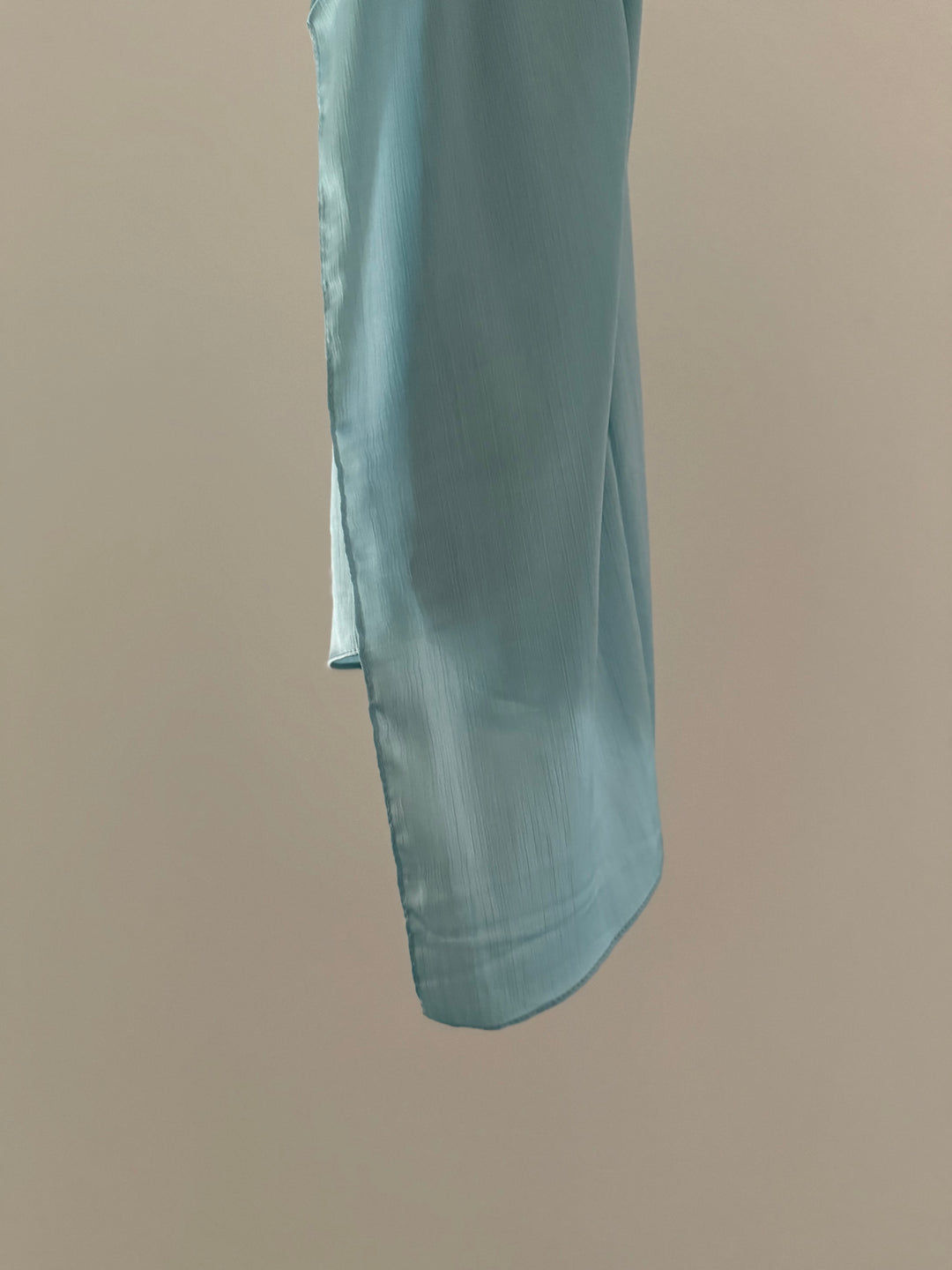 Hijab satin texturé rayé