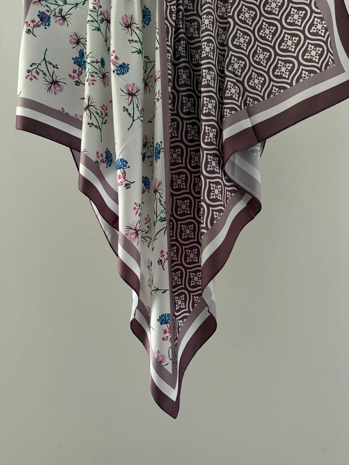 Hijab carré bi-face fleur monogramme