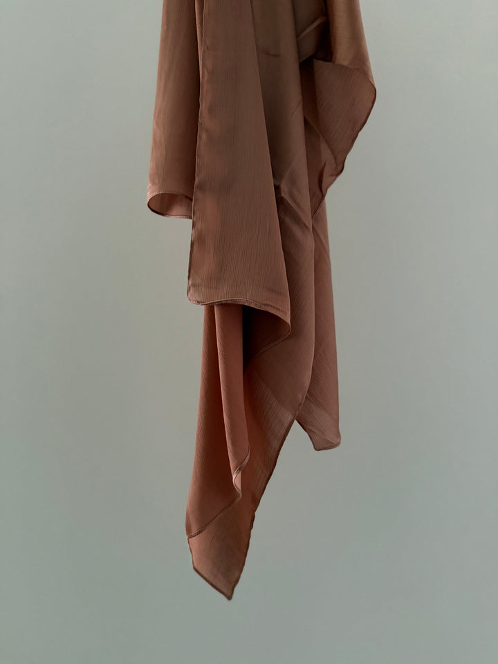 Hijab satin texturé rayé