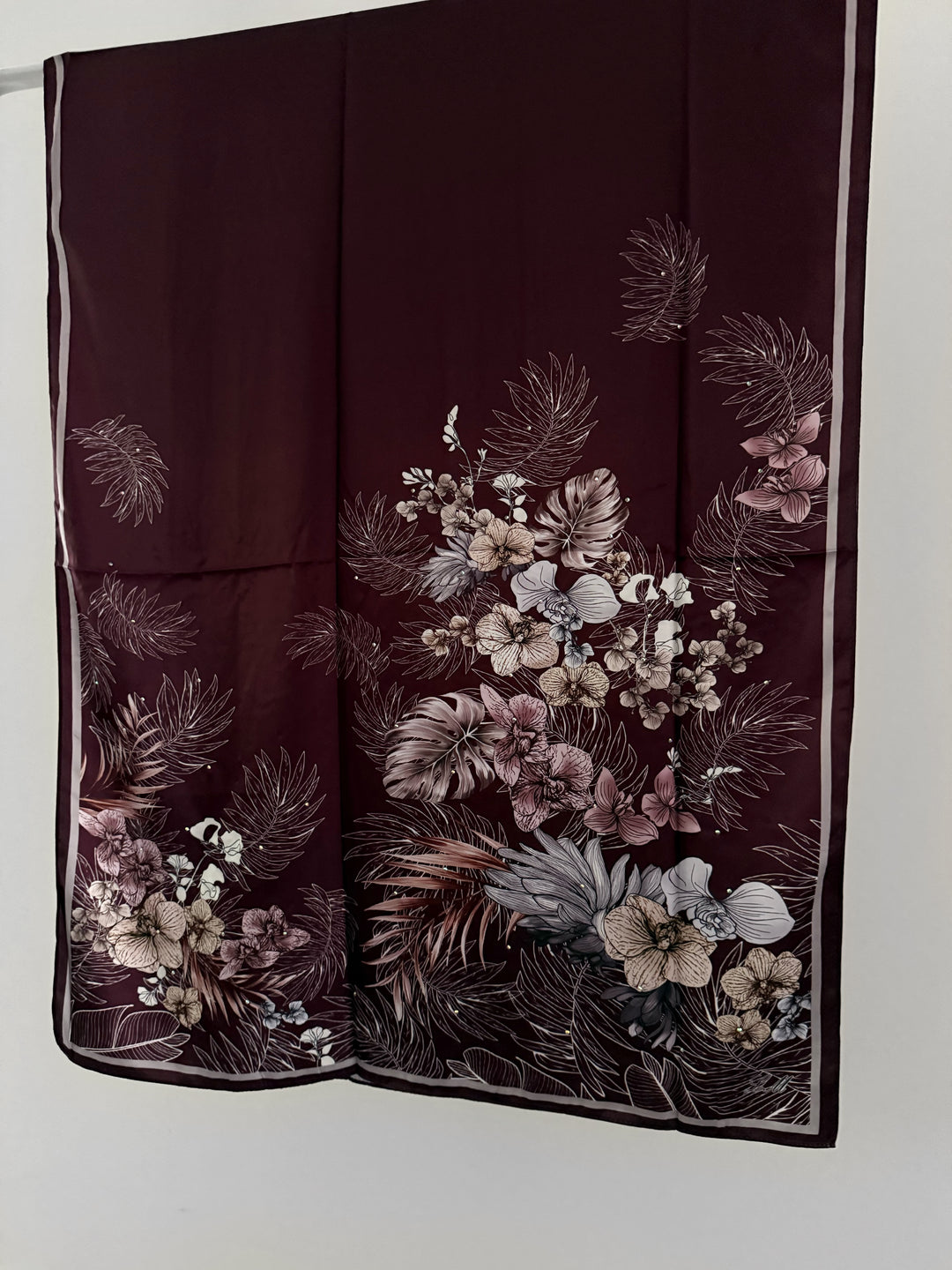 Hijab Satiné Strass motifs fleurs