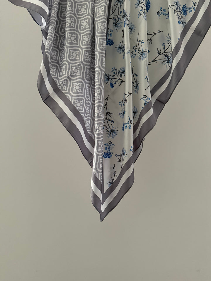 Hijab carré bi-face fleur monogramme