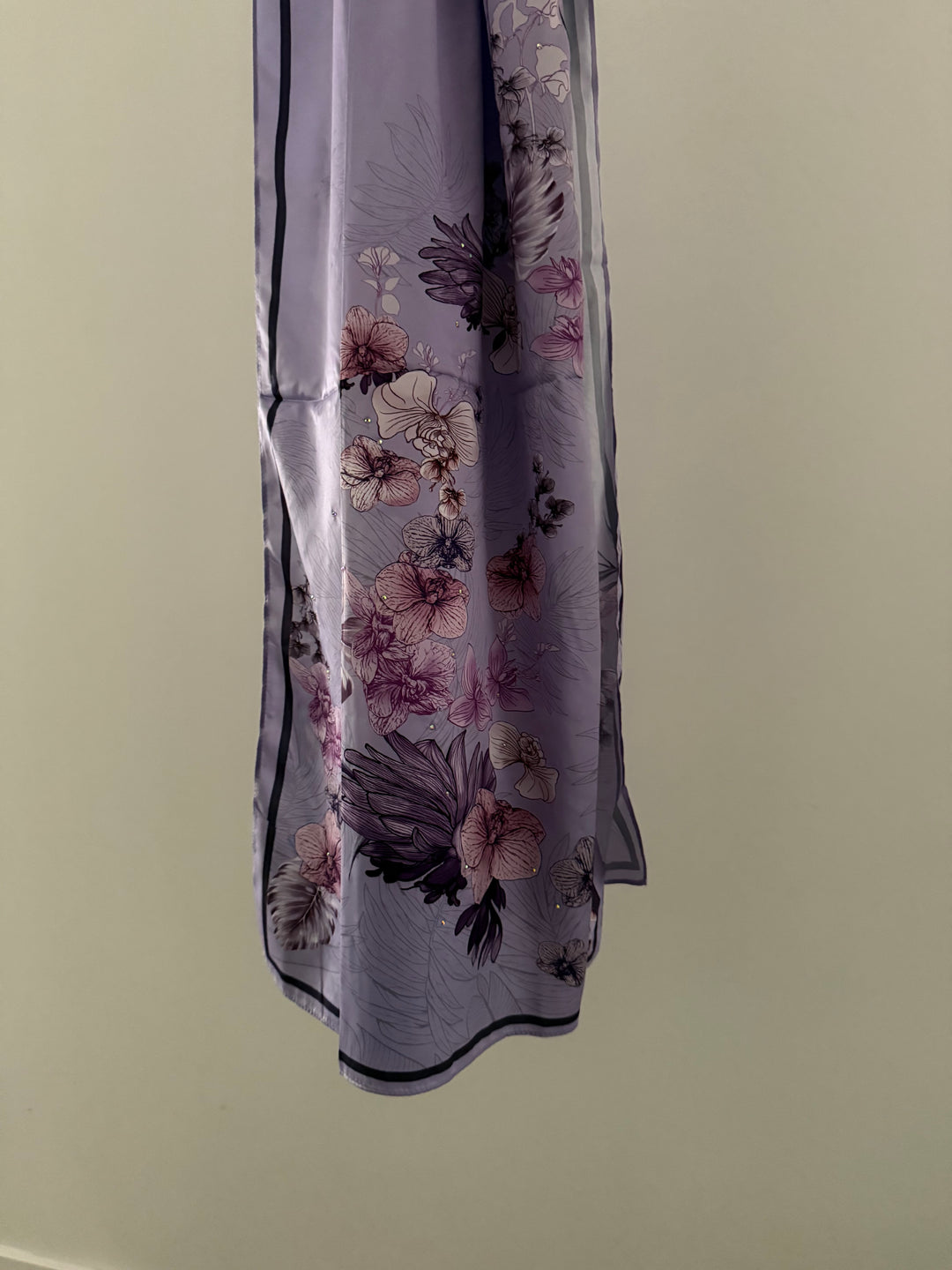 Hijab Satiné Strass motifs fleurs