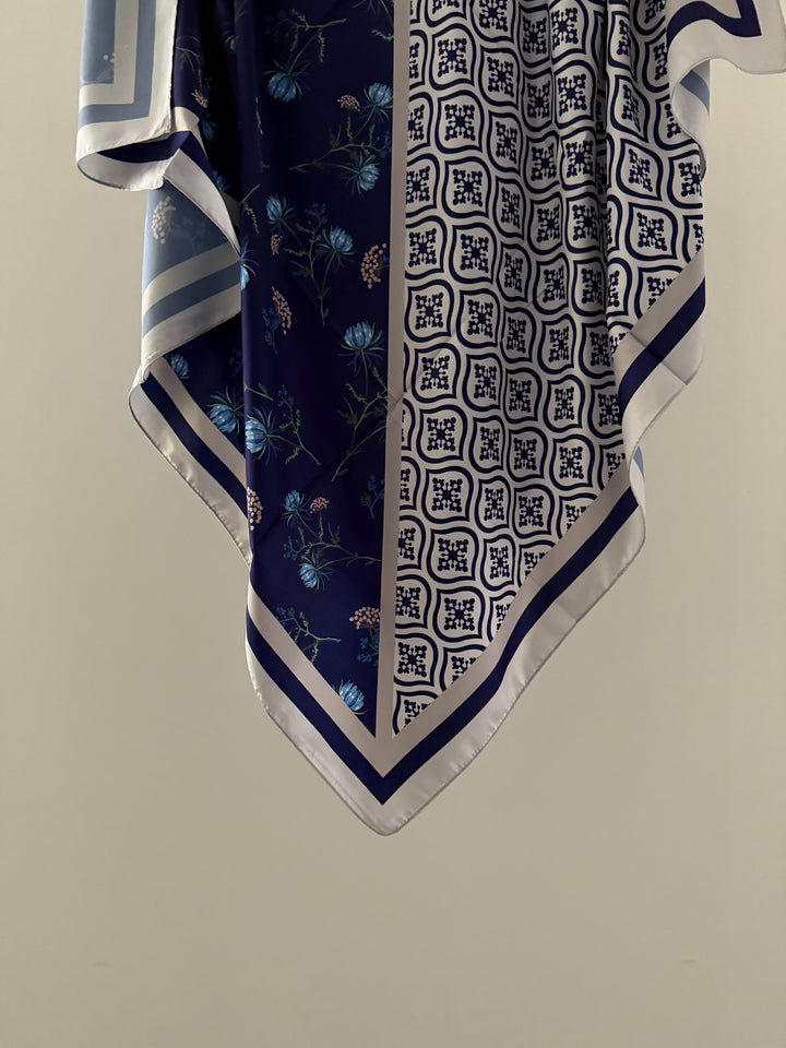 Hijab carré bi-face fleur monogramme