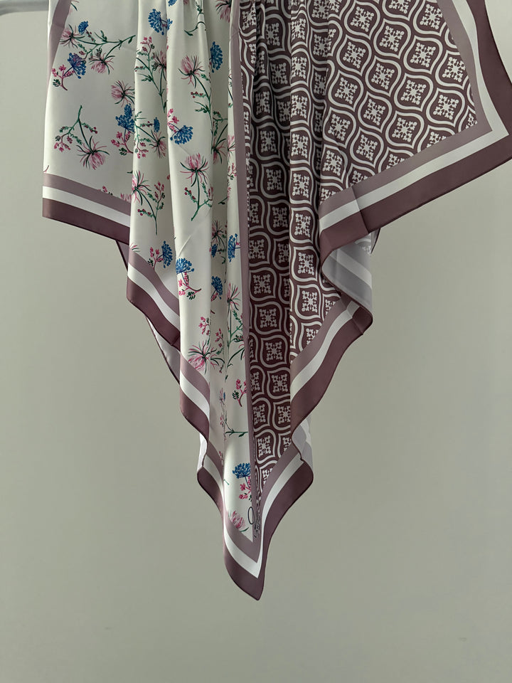Hijab carré bi-face fleur monogramme