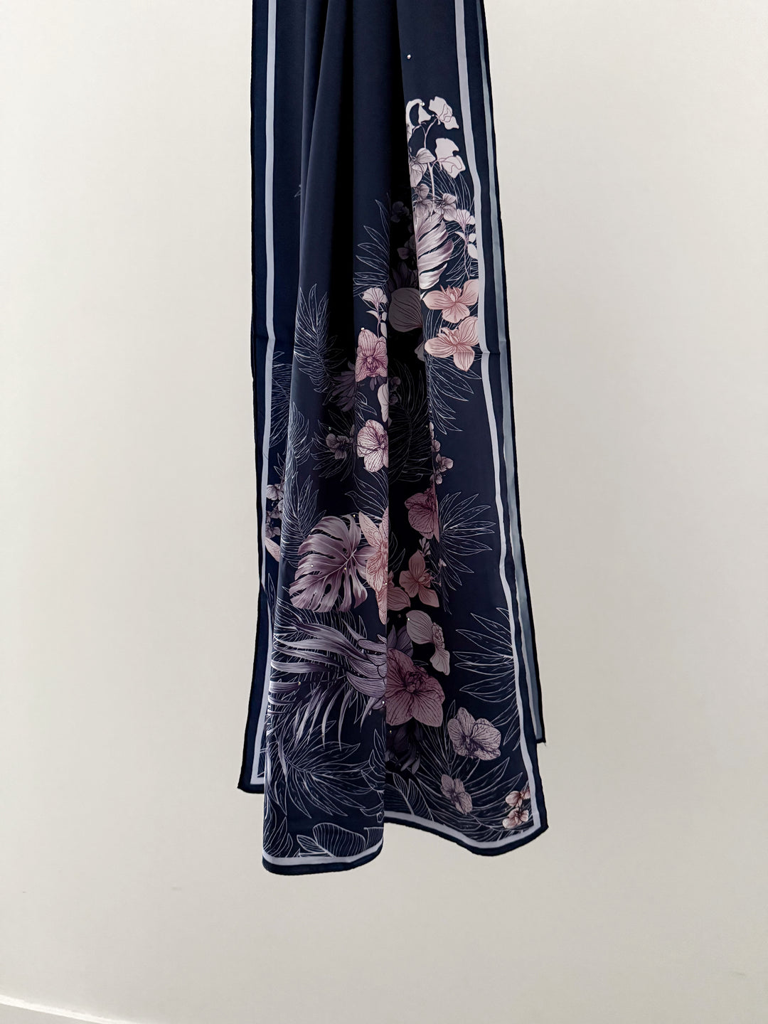 Hijab Satiné Strass motifs fleurs