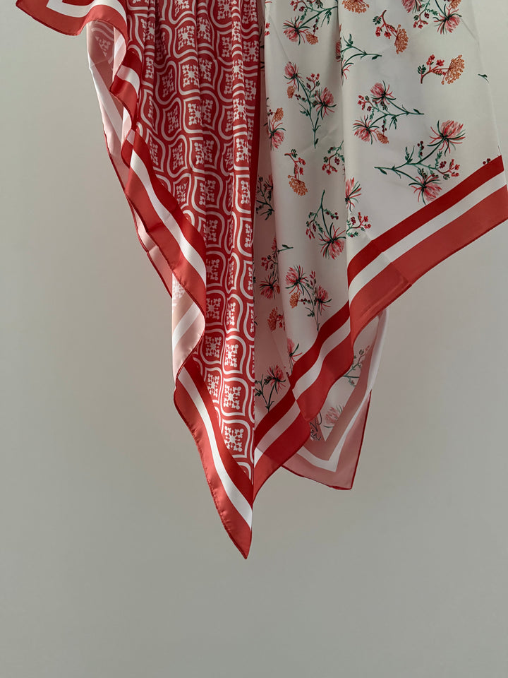 Hijab carré bi-face fleur monogramme